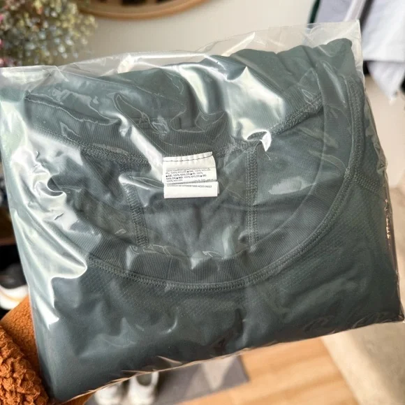 Athleta MOMENTUM SEAMLESS TOP Long Sleeve Athletic Top Dark Green Women’s small - Picture 12 of 12